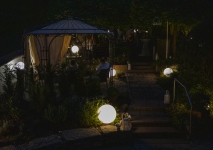 Sommergarten am Abend